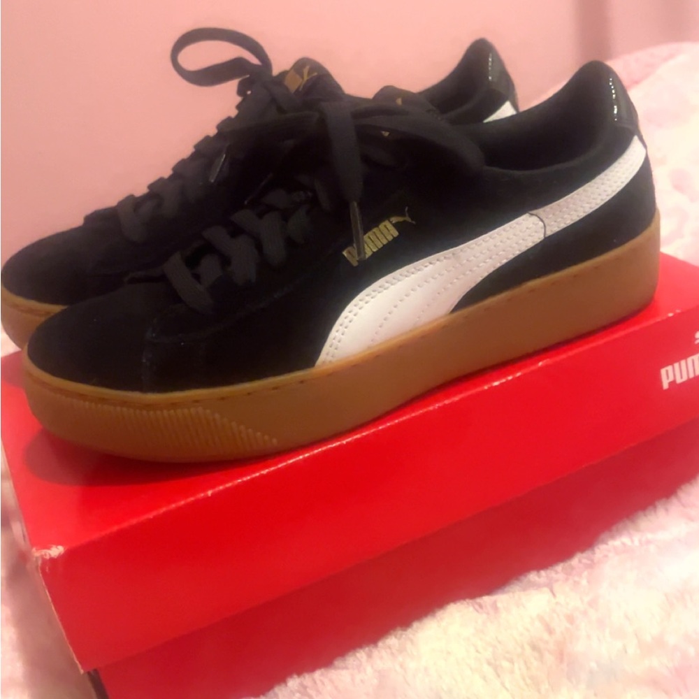 Puma Black Sneakers with Platform Gum Sole